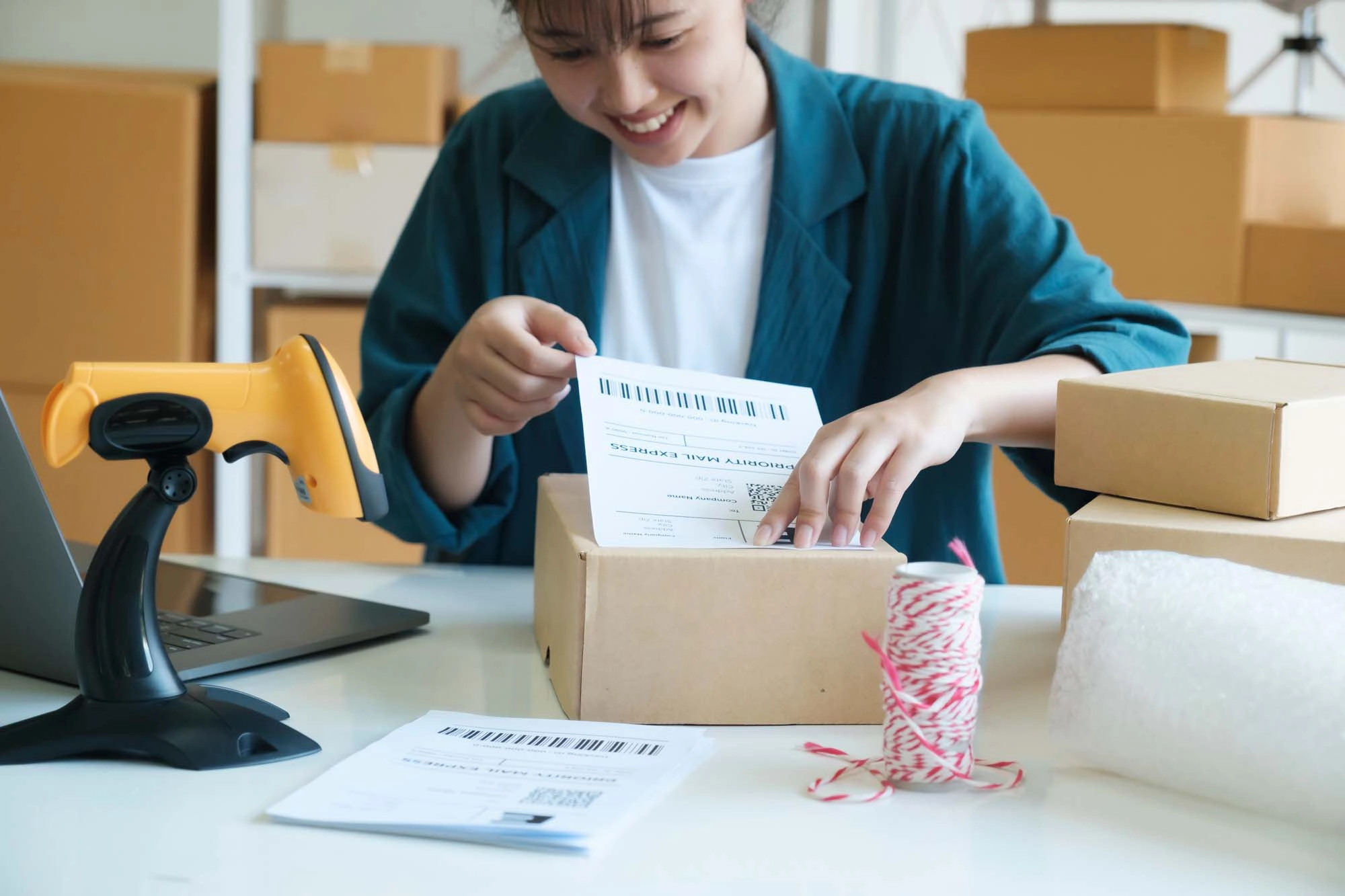 Order processing service: label creation, shipment monitoring, returns. Top logistic providers ensure timely order confirmation. We handle return labels and monitor order tracking. We assist in resolving logistic issues and provide cost-effective options. We coordinate with warehouses for smooth processing. Trust us for seamless order handling.
